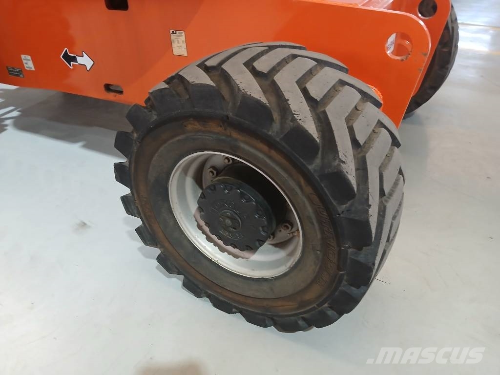 JLG 800 AJ 曲臂高空工作平台