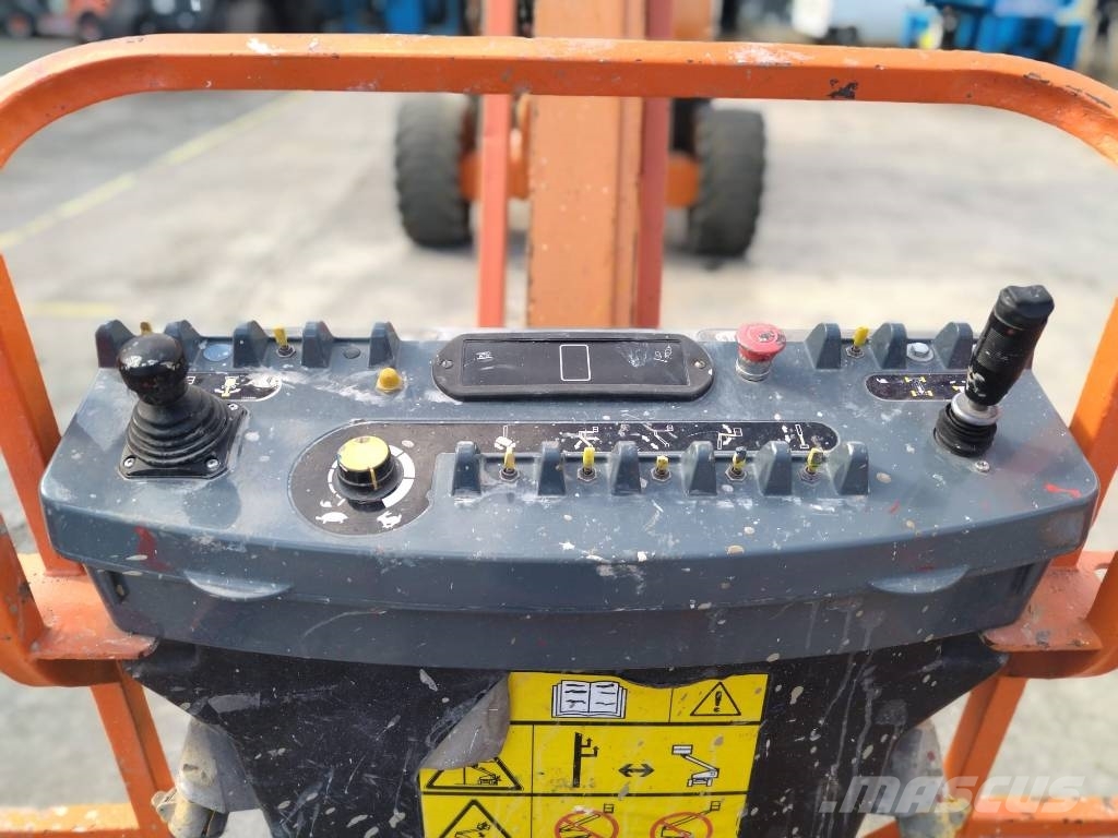 JLG 800 AJ 曲臂高空工作平台