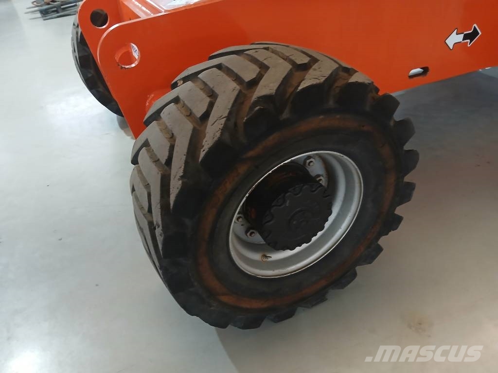 JLG 800 AJ 曲臂高空工作平台