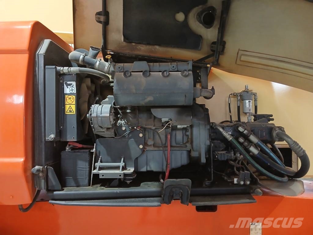 JLG 800 AJ 曲臂高空工作平台