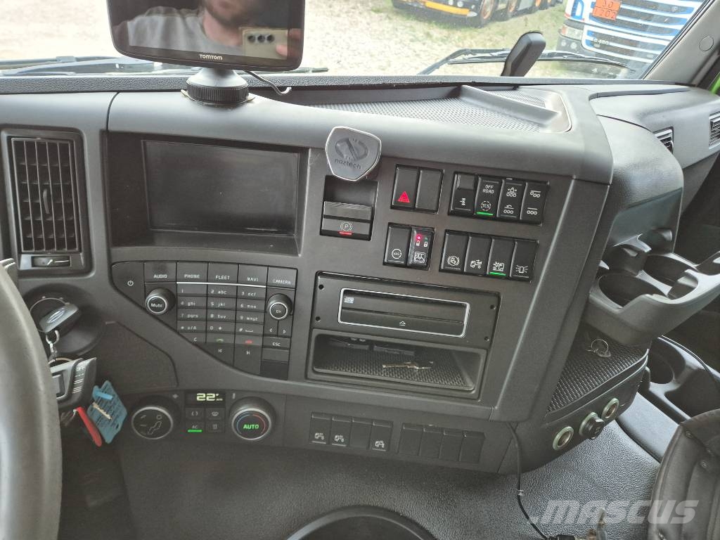 Volvo FMX 540 8x4 // 3-waytip // HMF 3220-K6 // Automobiliniai kranai