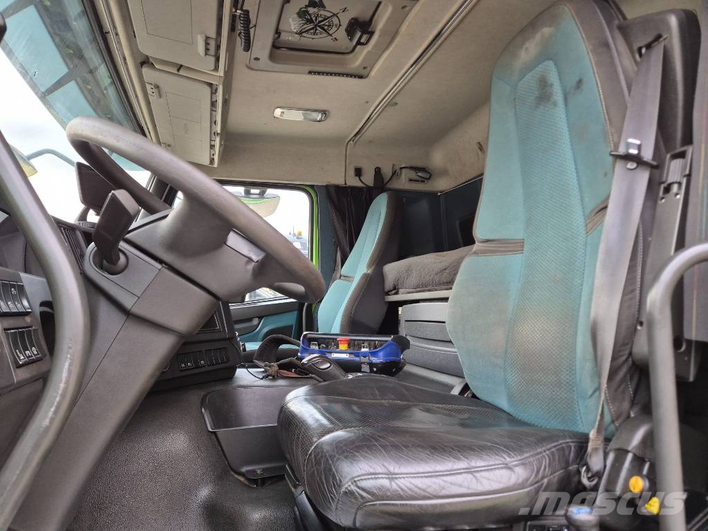 Volvo FMX 540 8x4 // 3-waytip // HMF 3220-K6 // Automobiliniai kranai