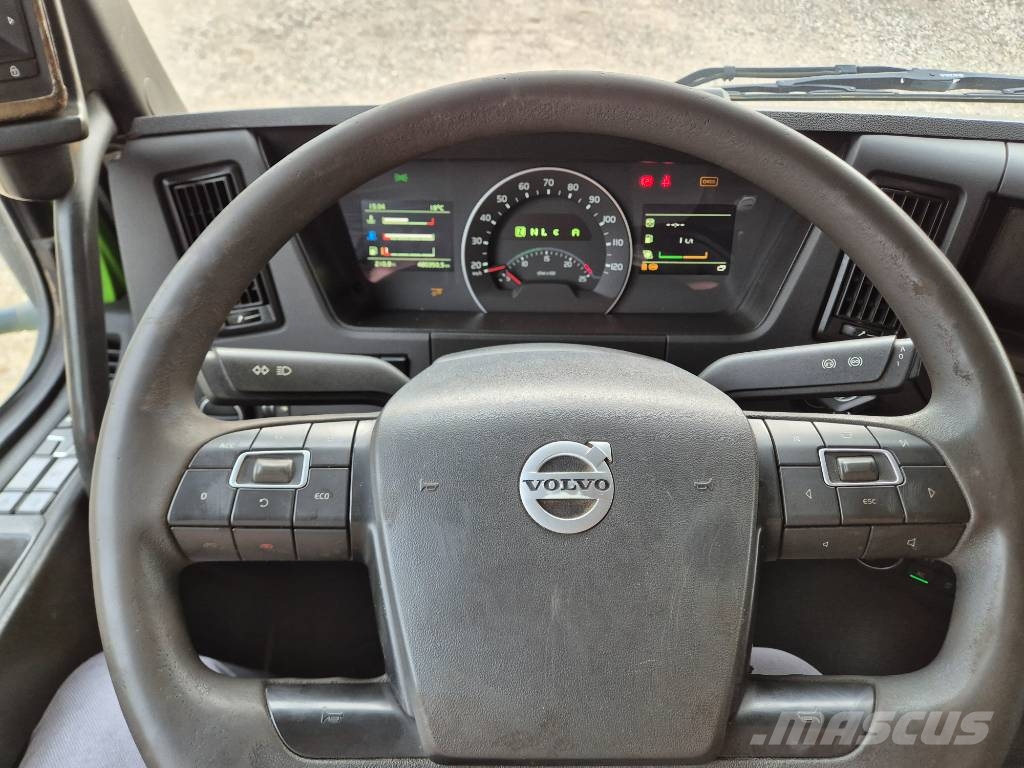 Volvo FMX 540 8x4 // 3-waytip // HMF 3220-K6 // Automobiliniai kranai
