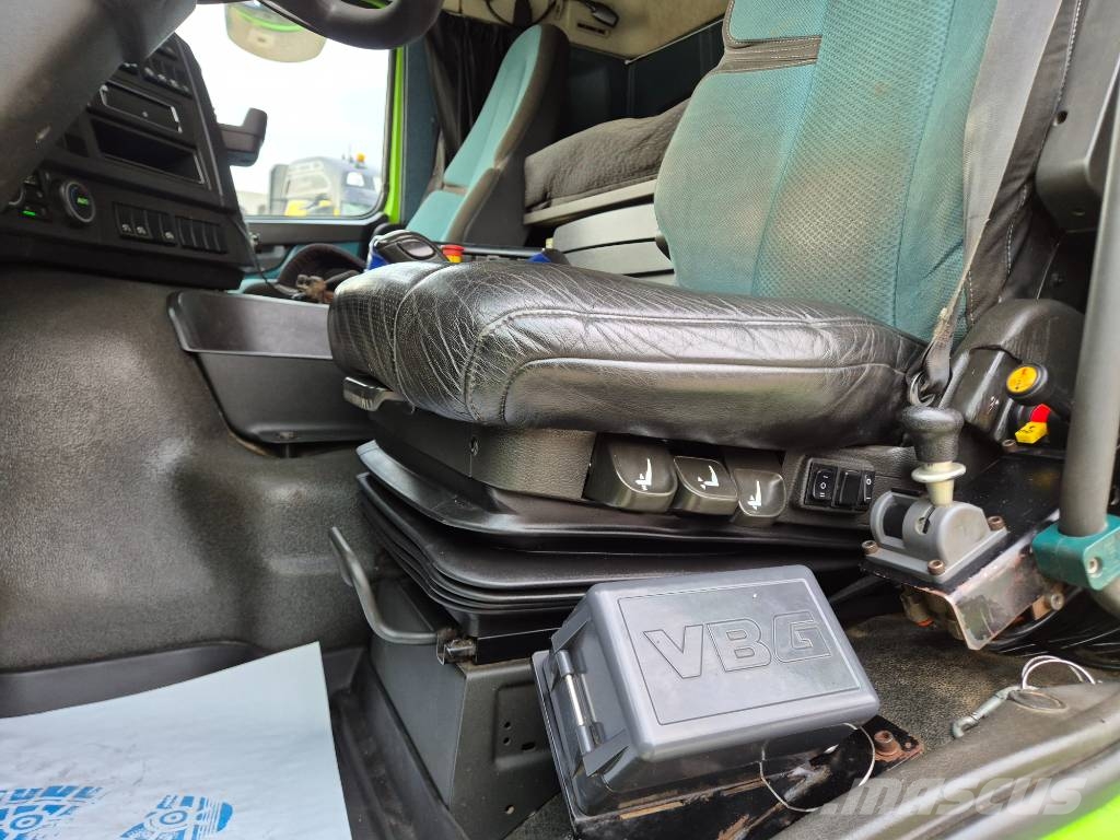 Volvo FMX 540 8x4 // 3-waytip // HMF 3220-K6 // Automobiliniai kranai
