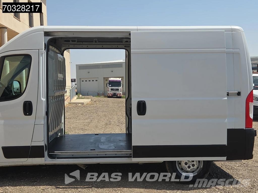Peugeot Boxer 140pk L2H2 - Aire Acondicionado - Control de Furgonetas cerradas