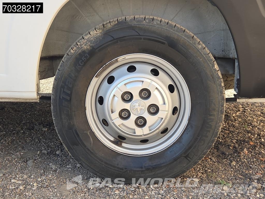 Peugeot Boxer 140pk L2H2 - Aire Acondicionado - Control de Furgonetas cerradas