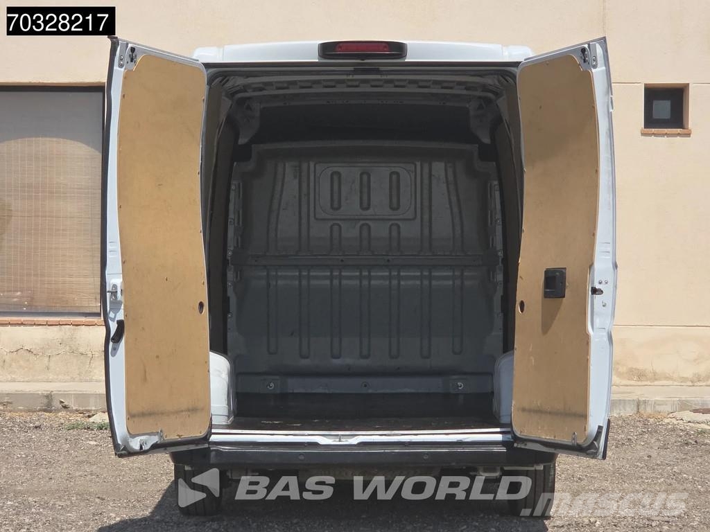 Peugeot Boxer 140pk L2H2 - Aire Acondicionado - Control de Furgonetas cerradas