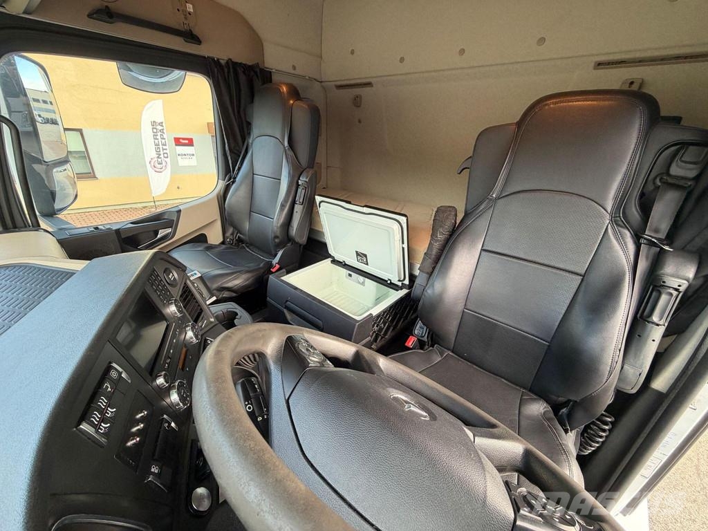 Mercedes-Benz ACTROS 2545 6X2 EURO6 + DOUBLE FLOOR BOX Animal transport trucks