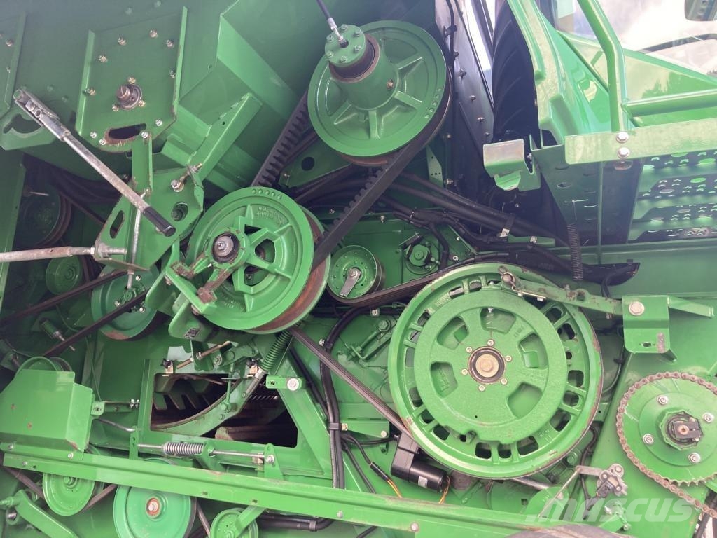 John Deere T670 Зернозбиральні комбайни