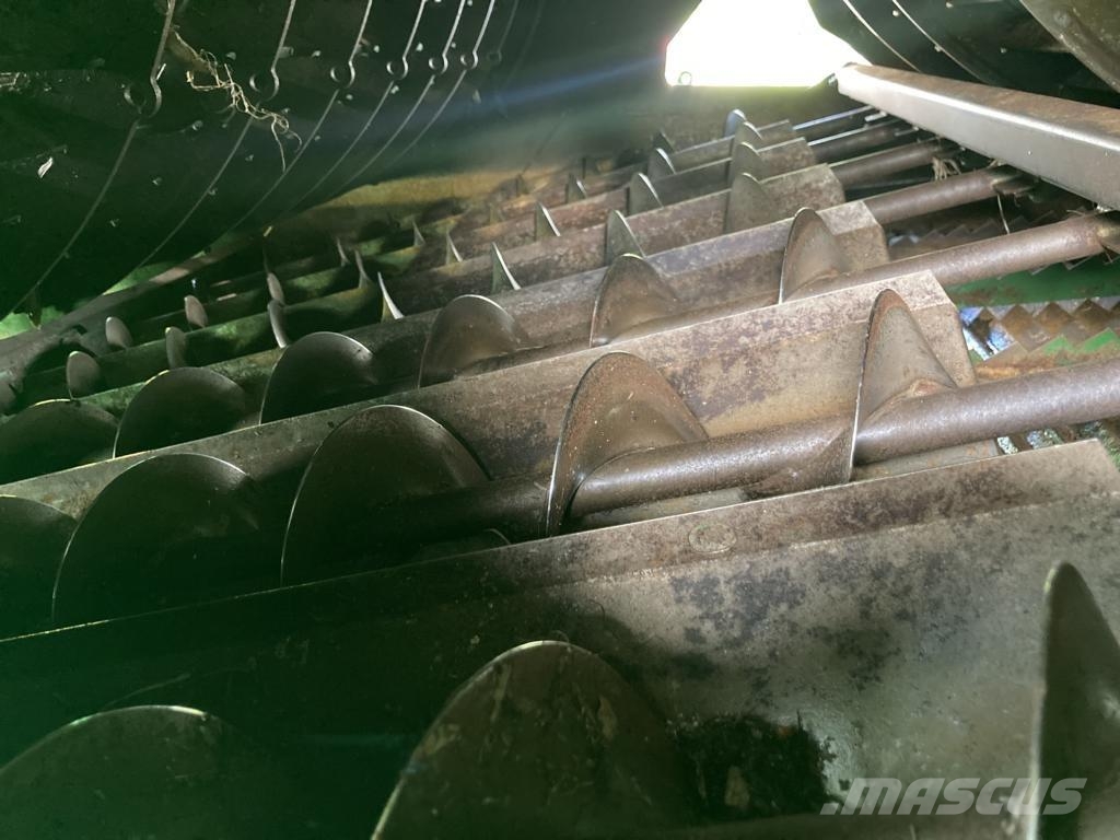 John Deere T670 Зернозбиральні комбайни