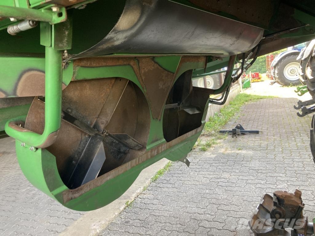 John Deere T670 Зернозбиральні комбайни