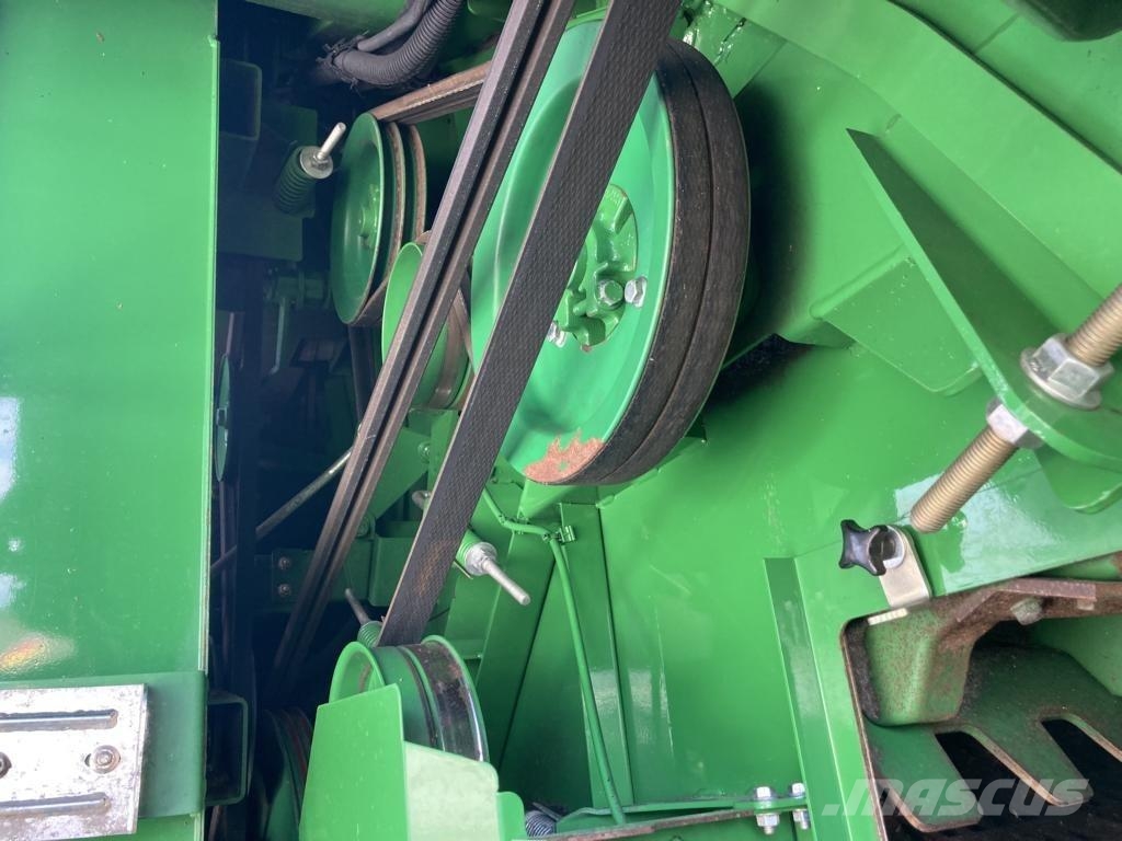 John Deere T670 Зернозбиральні комбайни