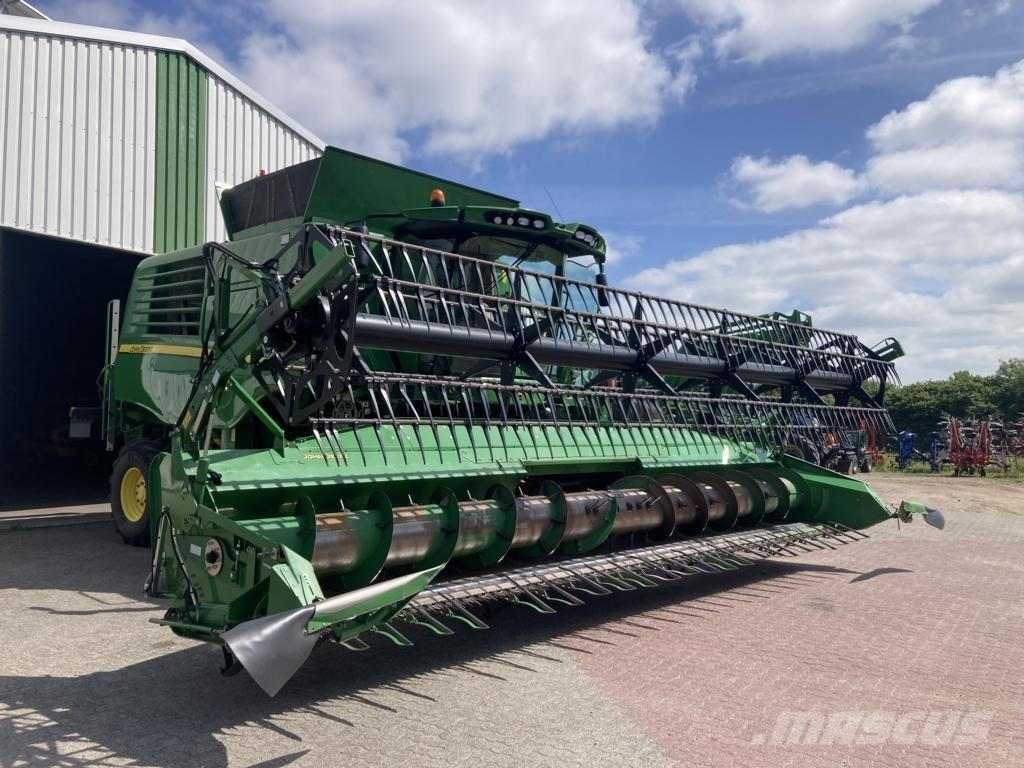 John Deere T670 Зернозбиральні комбайни