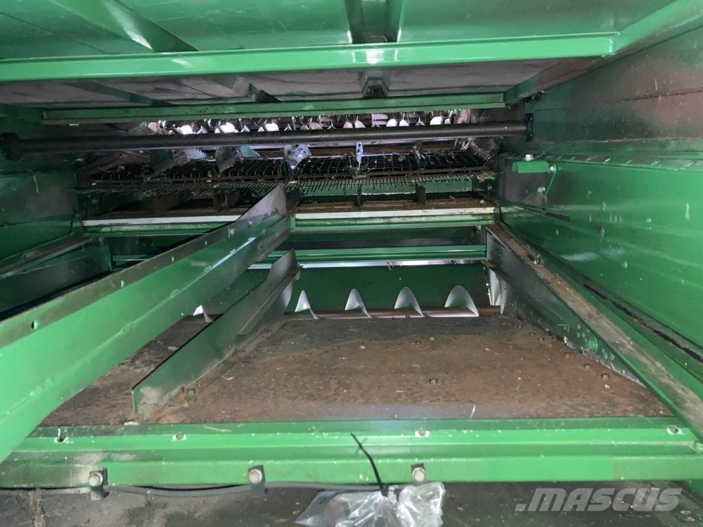 John Deere T670 Зернозбиральні комбайни