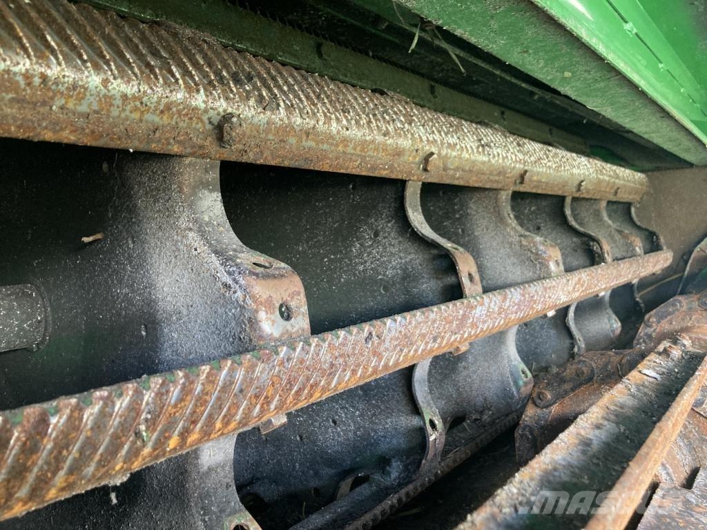 John Deere T670 Зернозбиральні комбайни