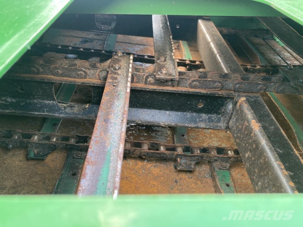 John Deere T670 Зернозбиральні комбайни