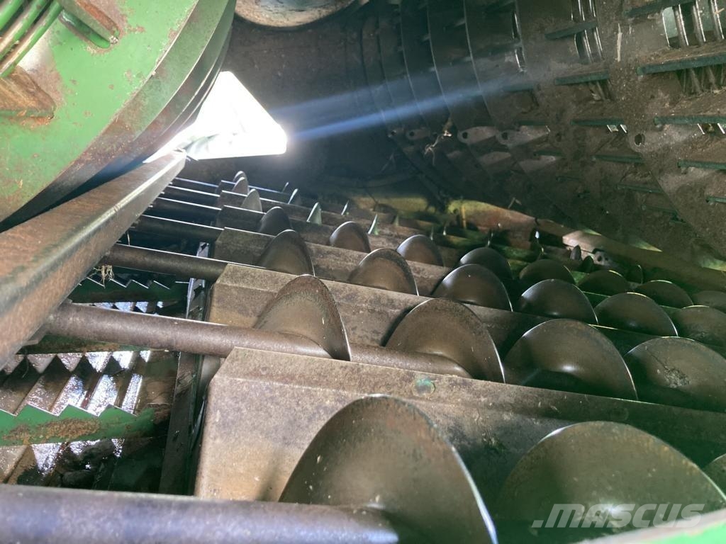 John Deere T670 Зернозбиральні комбайни