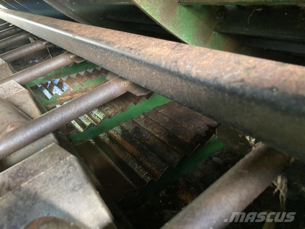 John Deere T670 Зернозбиральні комбайни