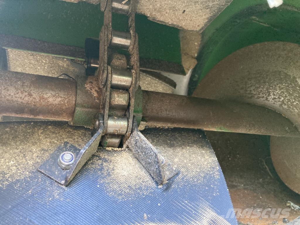 John Deere T670 Зернозбиральні комбайни