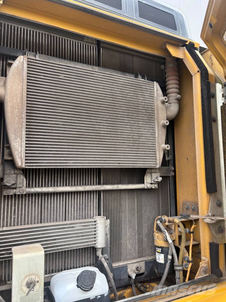 CAT 330 F L N OQ 80 Vikšriniai ekskavatoriai