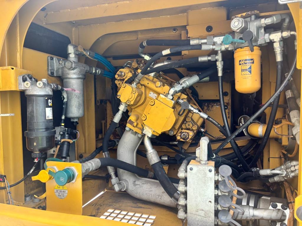 CAT 330 F L N OQ 80 Vikšriniai ekskavatoriai