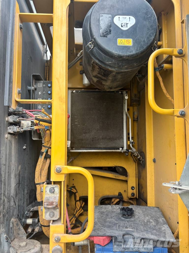 CAT 330 F L N OQ 80 Vikšriniai ekskavatoriai