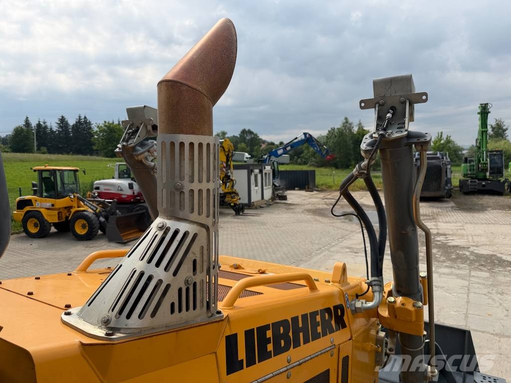 Liebherr PR 736 LGP بلدوزرات مجنزرة