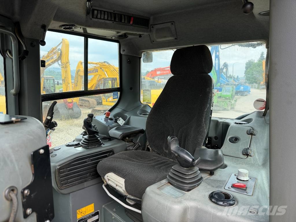 Liebherr PR 736 LGP بلدوزرات مجنزرة