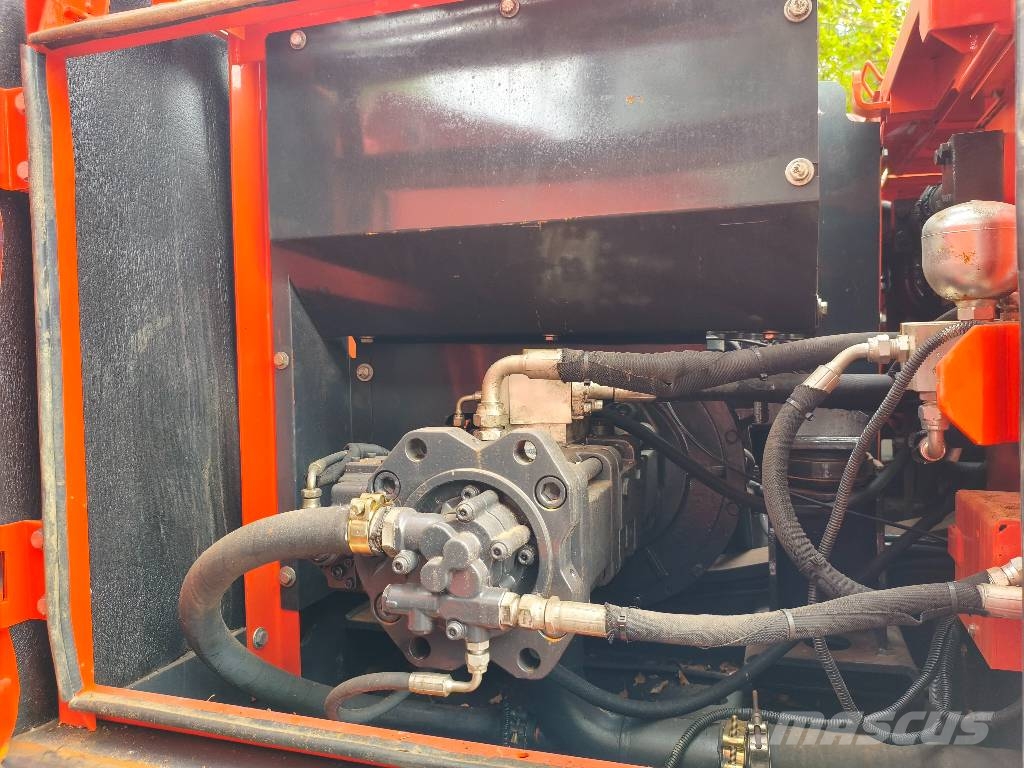 Doosan DX225LC-9C 대형 굴삭기 29톤 이상