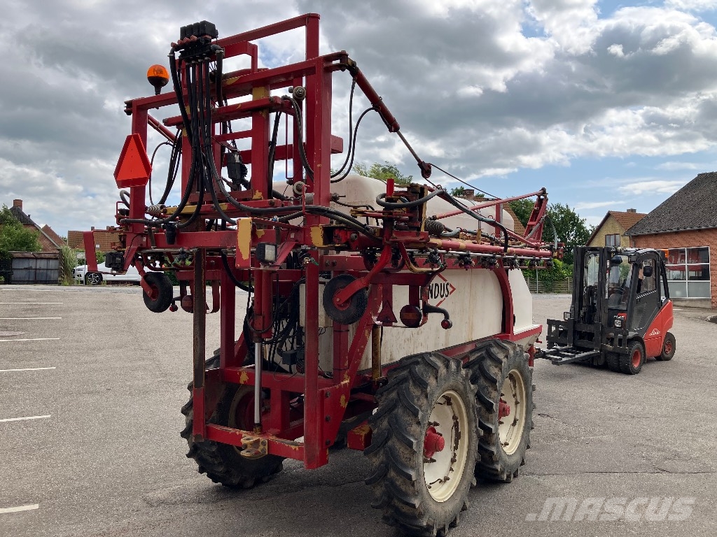 Lindus 4000 24 meter Trailed sprayers