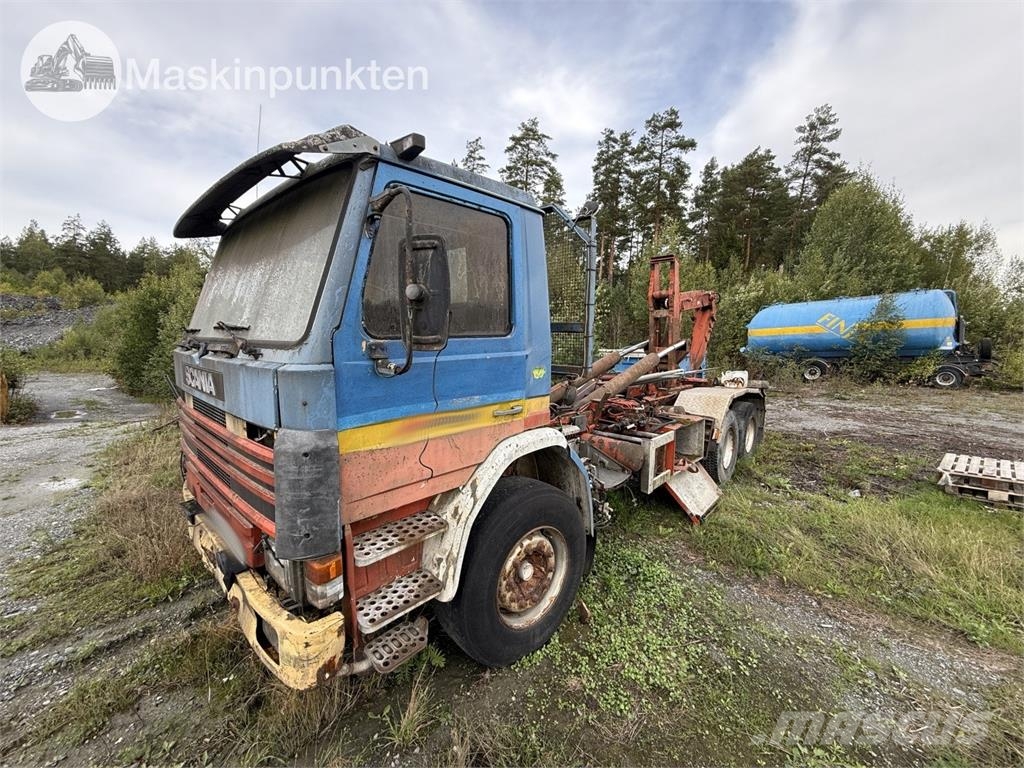 Scania P 113 HL 6X2 42 Camion ampliroll