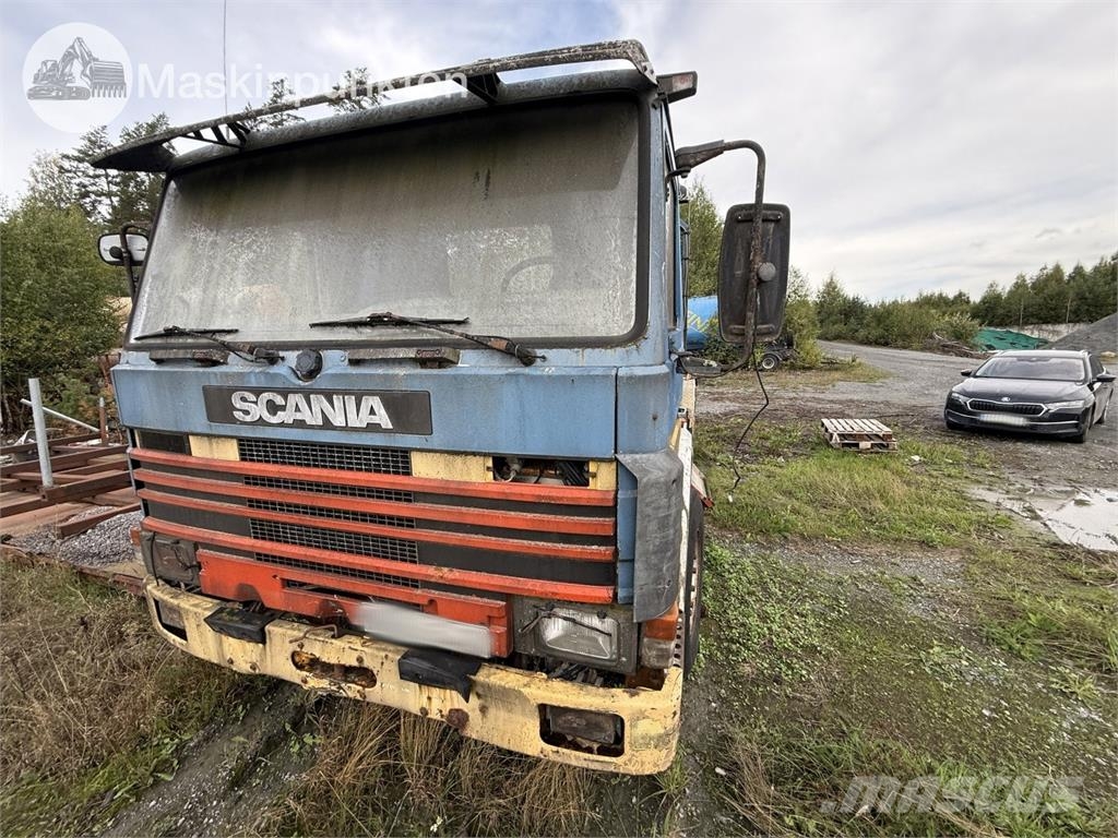 Scania P 113 HL 6X2 42 Camion ampliroll