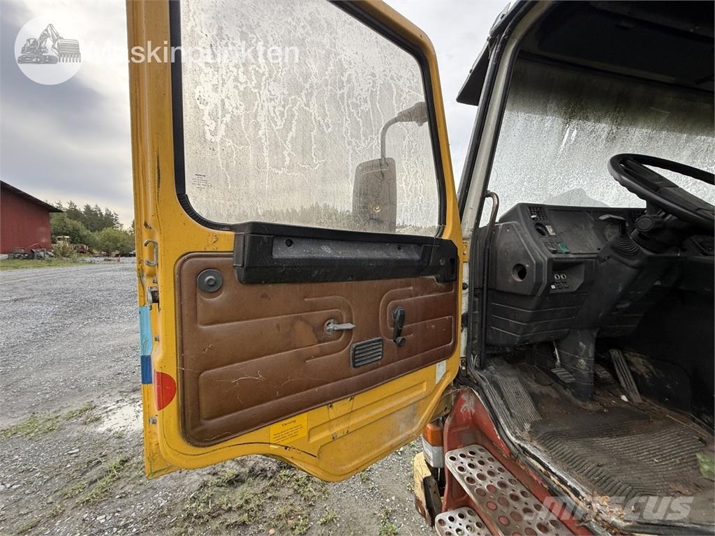 Scania P 113 HL 6X2 42 Camion ampliroll