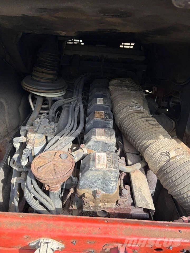 MAN 27 .463 Tractor 6x6 Manual Gearbox Full Spring Sus Ťahače