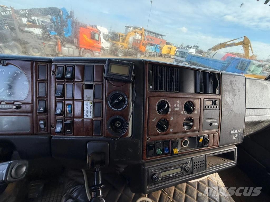MAN 27 .463 Tractor 6x6 Manual Gearbox Full Spring Sus Ťahače