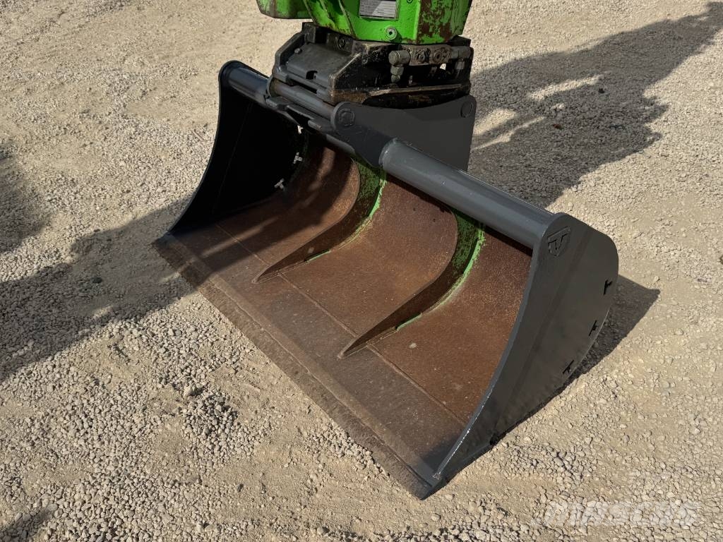 Takeuchi TB 295 W حفارات بعجل