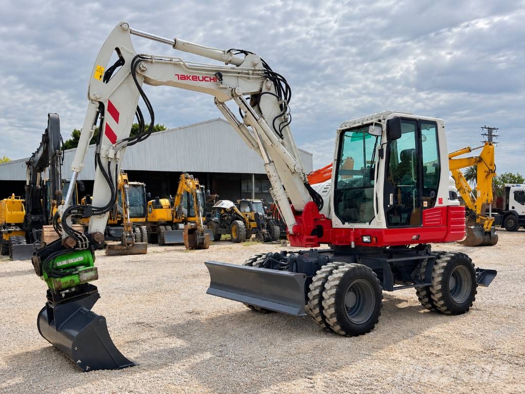 Takeuchi TB 295 W حفارات بعجل