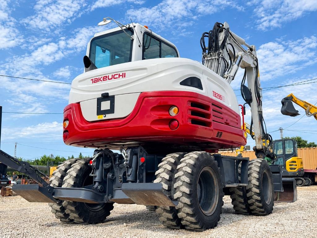 Takeuchi TB 295 W حفارات بعجل