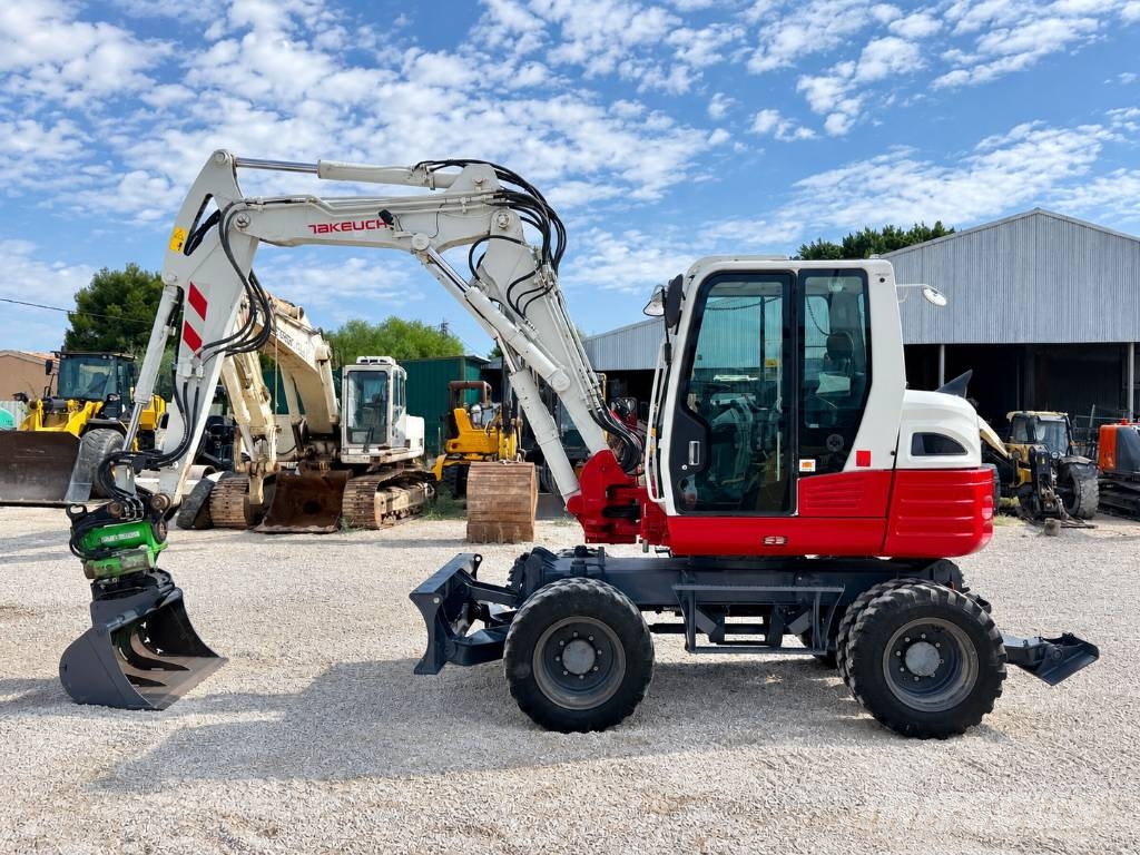 Takeuchi TB 295 W حفارات بعجل