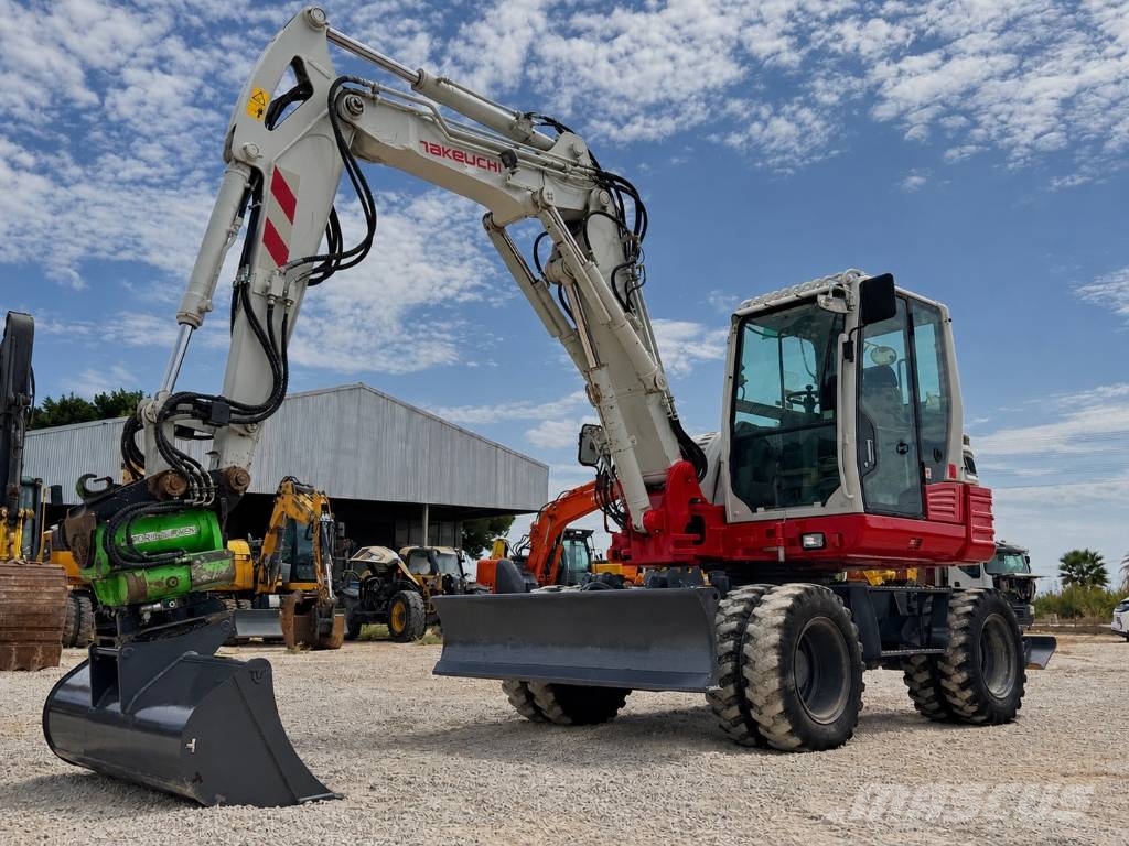Takeuchi TB 295 W حفارات بعجل