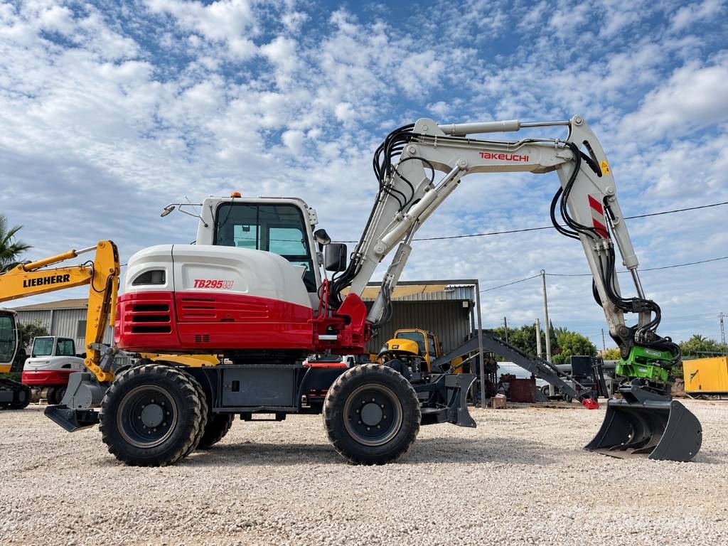 Takeuchi TB 295 W حفارات بعجل