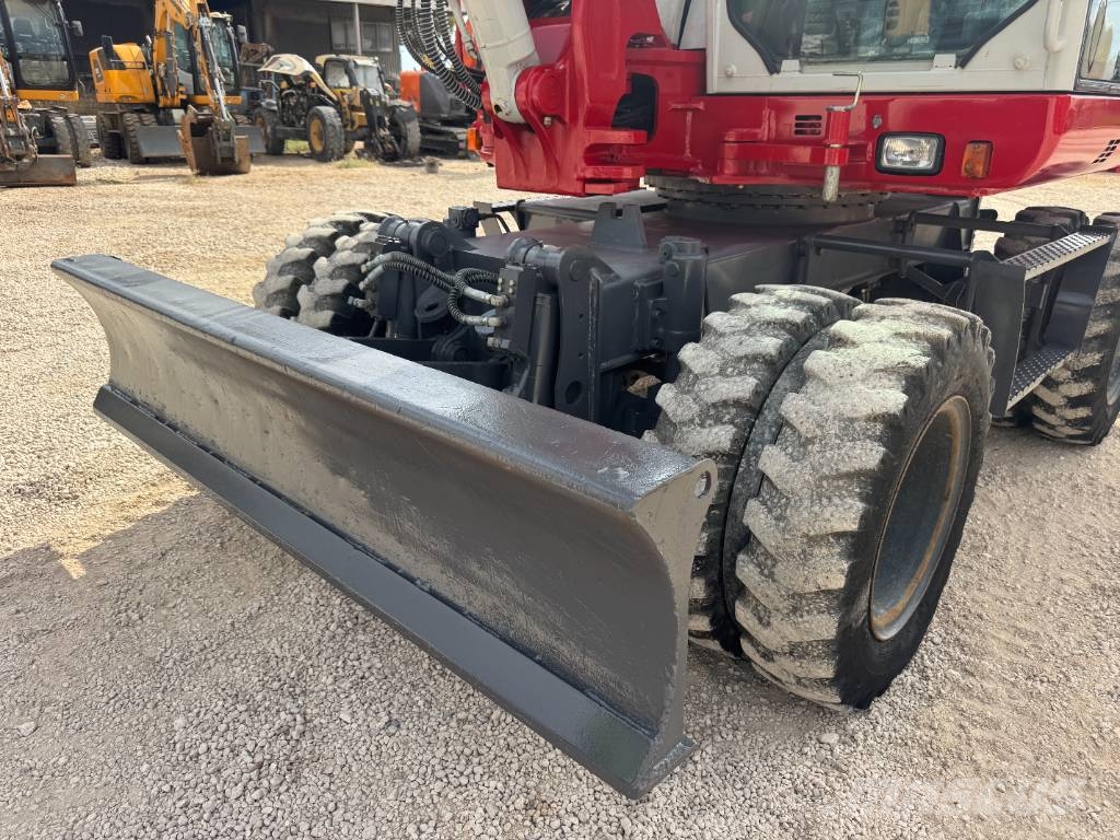 Takeuchi TB 295 W حفارات بعجل
