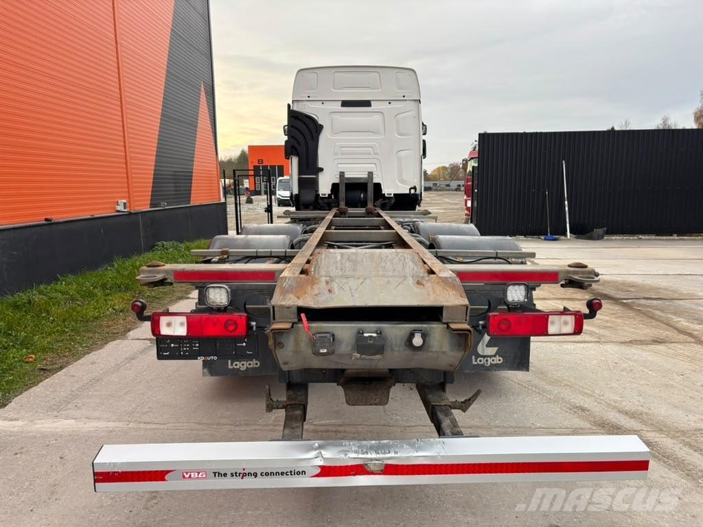 Renault T 520 6x2 CHASSIS L=7421 mm Smagās mašīnas ar konteineriem