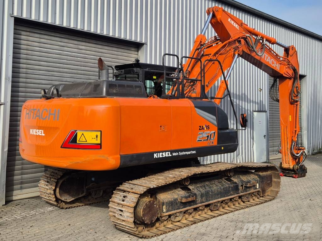 Hitachi ZX 250 LC N-7 Kāpurķēžu ekskavatori