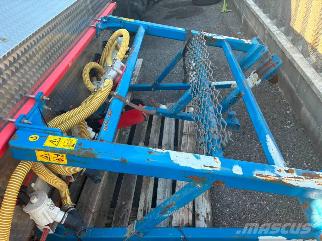 Kinze Spandiconcime 1000 Litri Διαστρωτήρες ανοργάνων