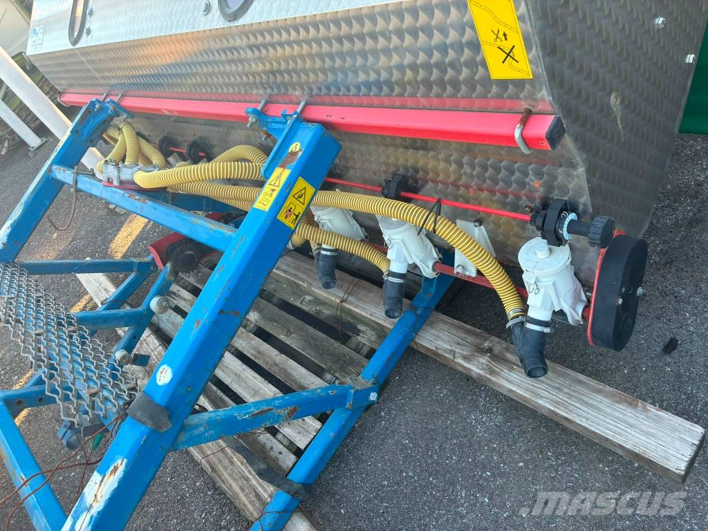 Kinze Spandiconcime 1000 Litri Διαστρωτήρες ανοργάνων