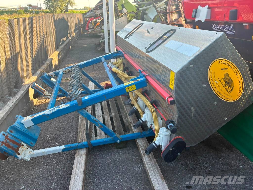 Kinze Spandiconcime 1000 Litri Διαστρωτήρες ανοργάνων