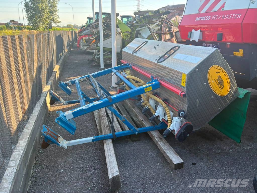 Kinze Spandiconcime 1000 Litri Διαστρωτήρες ανοργάνων