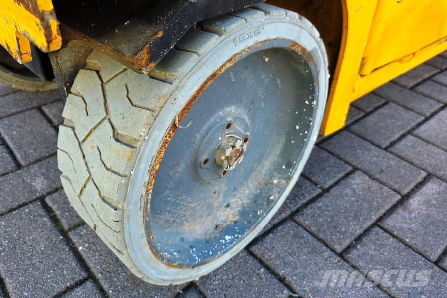 Haulotte Compact 8 Electric, 8.2m Working Height, 350kg Cap Skid steer mini utovarivači