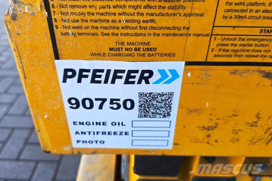 Haulotte Compact 8 Electric, 8.2m Working Height, 350kg Cap Skid steer mini utovarivači